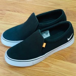 Size 8 Black Nike Slip On Sneakers Shoes